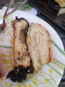 A slice of the finished "billige echt juedische bobe"