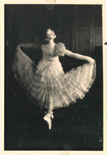 Hannah Kroner doing a pointe dance in a tulle dress, 1939