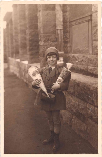 Hannah Kroner on her first day of school, Bayerischer Platz 1926