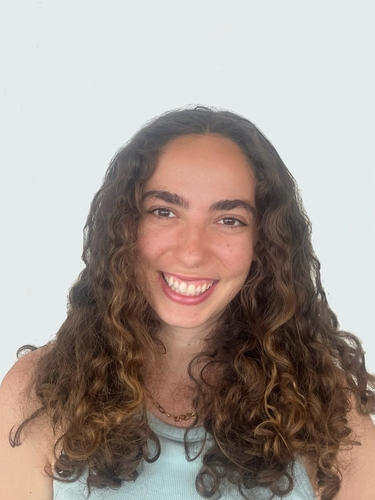 Stephanie Ades Headshot